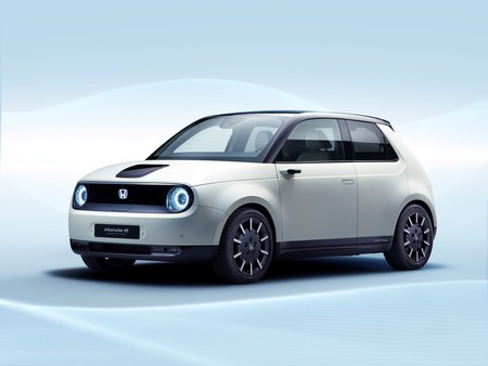 Honda e: el primer coche eléctrico de la marca, ya en España con 220 km de rango y 13.470 euros más caro que el SEAT Mii electric