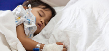 La trágica historia del niño de dos años que está casi en coma por culpa de una almendra