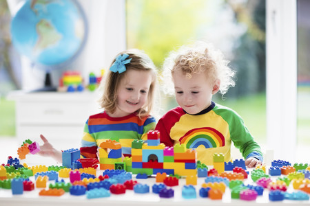 Gemelos y mellizos: ¿juntos o separados en clase?