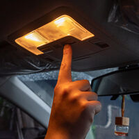 Llevar luces prendidas dentro del auto puede ser multa en CDMX si cometes este error
