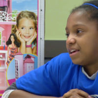 El emocionante vídeo en el que hacen elegir a niños con pocos recursos entre un regalo para ellos o para sus padres