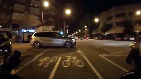 Del hilarante vídeo viral del ciclista contra el conductor que se salta un semáforo al debate sobre los límites con las normas de tráfico