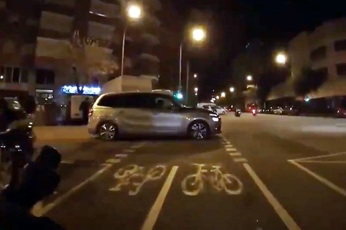 Del hilarante vídeo viral del ciclista contra el conductor que se salta un semáforo al debate sobre los límites con las normas de tráfico