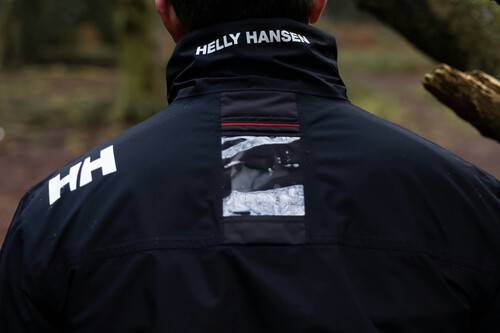 El Corte Inglés está liquidando en su outlet todas las chaquetas Helly Hansen sobrantes del invierno al 60% de descuento 