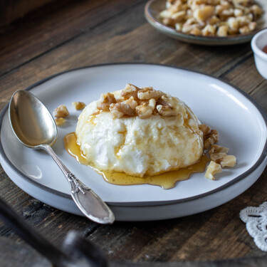 Tener un postre con proteínas y sin casi hidratos no es pedir peras al olmo y esta receta catalana te lo garantiza 