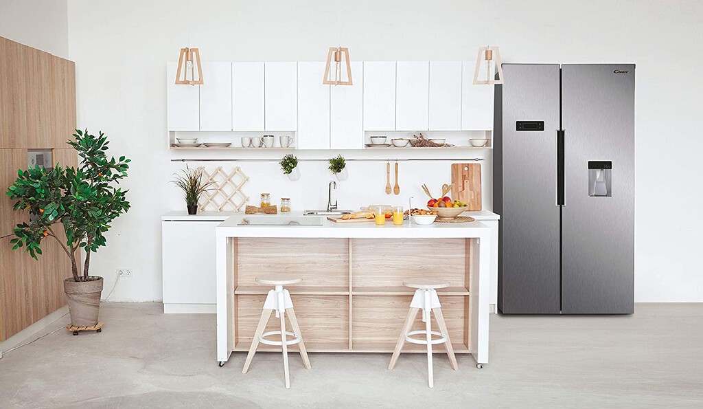 Descuentazo en este enorme frigo de Candy: Side by Side, con 529 litros, LED y dispensador de agua por menos de 575 euros