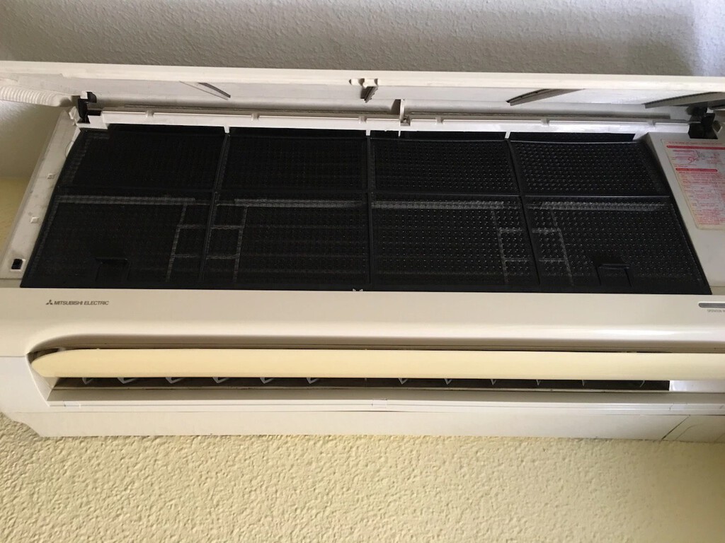Este accesorio se coloca en cualquier aire: sirve para enfriar antes y consumir menos. Y además sirve como purificador