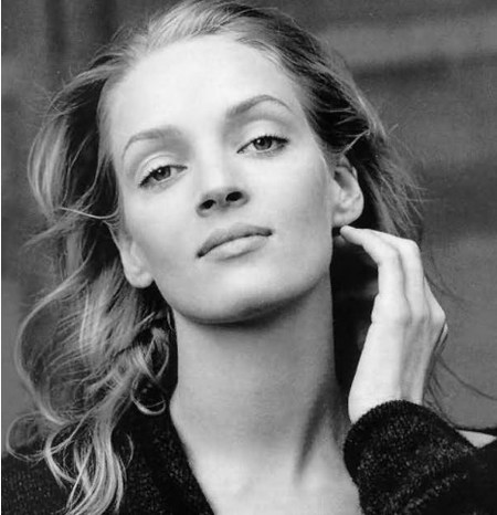 Uma Thurman, gimnasia en el avión