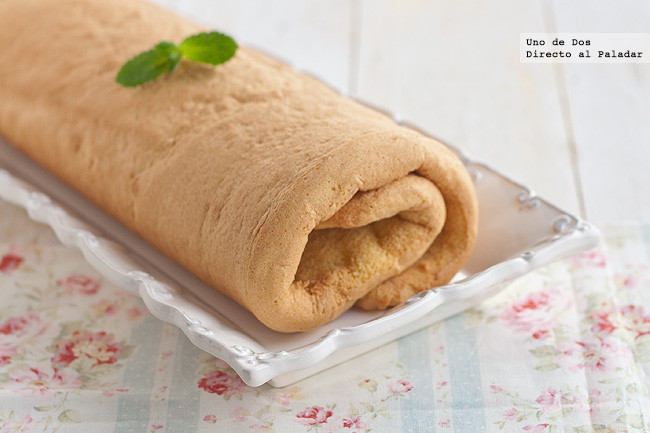 Cómo hacer una plancha de bizcocho para enrollar, receta básica de pastelería