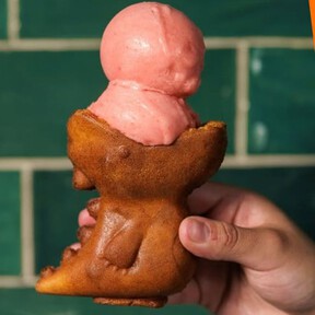 Este local tiene los helados de dinosaurios más tiernos de CDMX: tienen 125 sabores y puedes elegir entre waffle o conos tradicionales