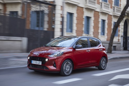 Probamos el Hyundai i10, un coche utilitario con aires de compacto en tecnología y seguridad