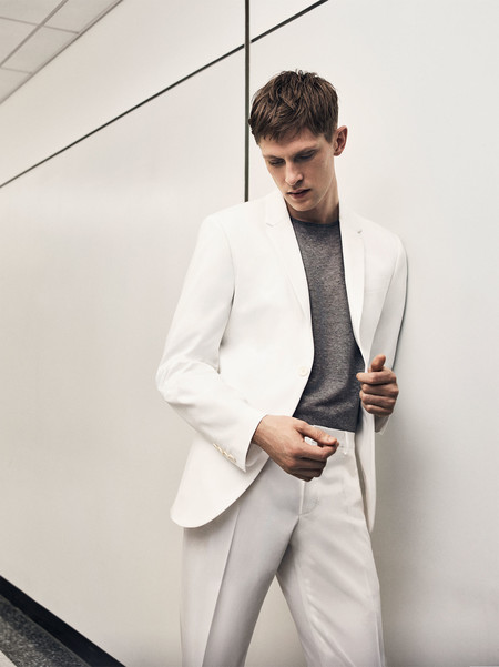 De blanco por la vida: la propuesta tailoring de Zara con tonos frescos para la temporada