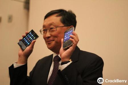 Las BlackBerry Passport y Classic en manos de John Chen