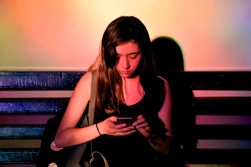 Cómo frenar la entrada a las redes sociales a los menores de 16 en una época en la que la IA puede cambiarte la cara para parecer un adulto