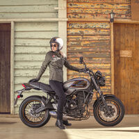La Kawasaki Z650 RS ya tiene precio: la naked retro para el carnet A2 cuesta 8.399 euros, 900 euros más que la Z650