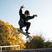 La explicación psicológica de por qué los adolescentes no ven el peligro: la fábula de la invencibilidad 