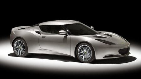 Lotus abre su primer concesionario en China