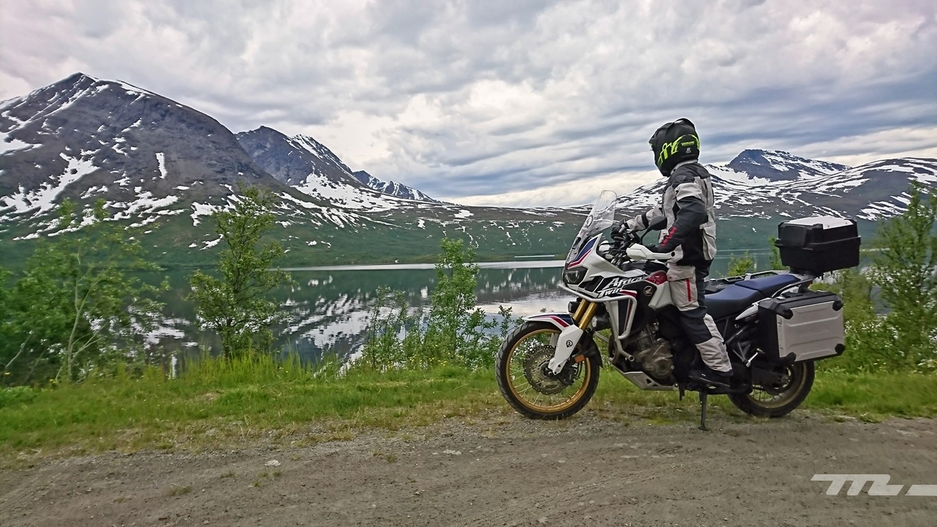 Cinco formas de enfrentarnos al hielo sobre la carretera cuando vamos en moto