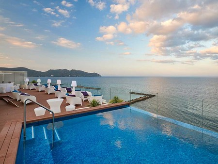Cala Bona hotel con terraza