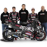 "Somos la única marca italiana de MotoGP". Aprilia luce su nueva moto lanzando un dardo a Ducati y a Marc Márquez 