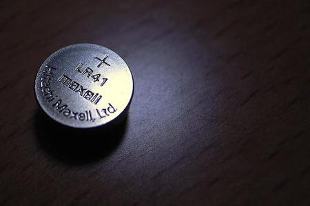 ¿Pilas botón que no dañan al ser ingeridas? Podría ser posible con este descubrimiento