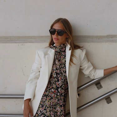 H&M vende los vestidos estampados pura tendencia: holgados, cómodos y perfectos para llevar con sandalias y cuñas 