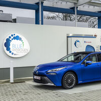 "Es casi inutilizable". Propietarios del coche de hidrógeno de Toyota demandan a la marca: les prometieron que repostarían como con un gasolina, pero llenar el depósito es una pesadilla 