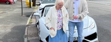 Una persona está convirtiendo la tragedia en triunfo: ofrece paseos en superdeportivos a adultos mayores para que se sientan jóvenes de nuevo