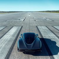 Un vídeo para la historia: el McLaren Speedtail vuela a 403 km/h y pulveriza el récord del McLaren F1