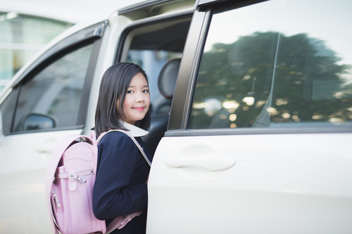 ¿Sabías que la DGT puede inmovilizarte el coche si no llevas a tus hijos en un sistema de retención infantil?