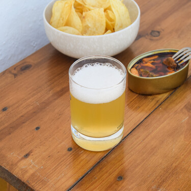 Cómo hacer una clara de cerveza perfecta en casa, la bebida más refrescante para el aperitivo 