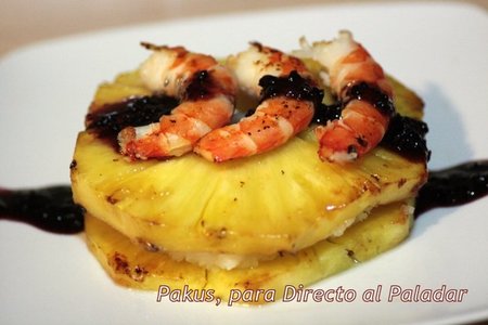 Langostinos salteados con arroz de coco y piña. Receta