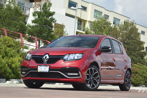 Renault Sandero R.S. 2020, a prueba: más seguridad para un hatch sabor old-school (+ video)