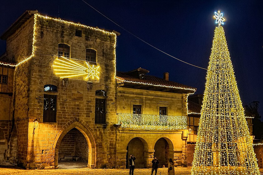 El mercado navideño rural más auténtico de Europa está en España: 120 bombillas por vecino alumbran uno de los pueblos medievales más bonitos de España
