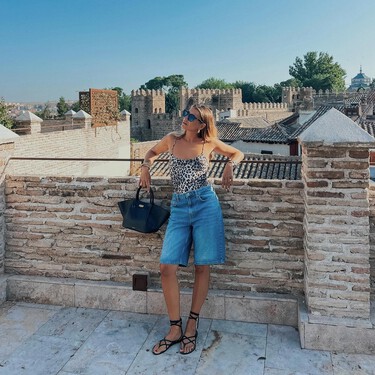 Siete vaqueros cortos de largo sensato que las mujeres de +40 más elegantes aprueban para los looks de julio más estilosos