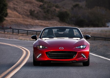 Tarde o temprano iba a suceder: el próximo Mazda MX-5 inevitablemente será electrificado
