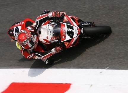 Haga se hace con la Superpole en Monza