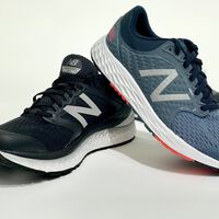Liquidación de últimas tallas de zapatillas New Balance a mitad de precio en el outlet de El Corte Inglés