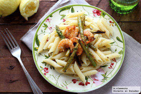 Receta de penne rigate con espárragos y langostinos