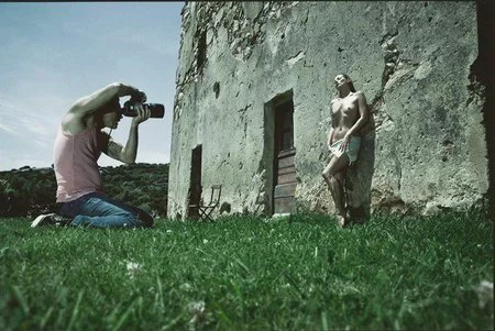 Primeras imágenes del Calendario Pirelli 2012, agárrense que vienen curvas