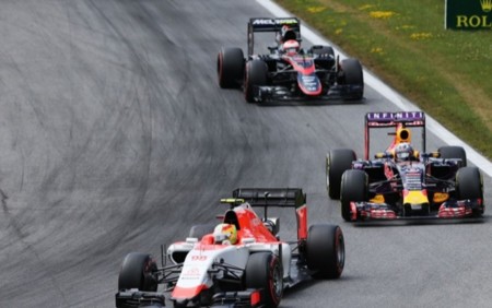 Red Bull Y Mclaren Luchando Con Manor