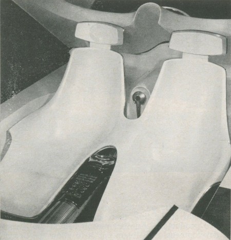 Ford Gyron 04