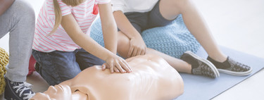 El ingenioso y divertido método para enseñar reanimación cardiopulmonar a los niños