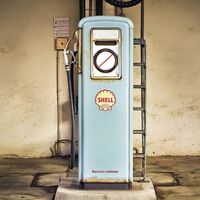Petroleras como Repsol están liquidando activos a precio de saldo, y se los compran los que quieren ganar el último euro con el petróleo