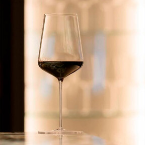 De Rioja y centenario: este vino español, hecho por una bodega más antigua que el propio fútbol, estará en la zona VIP del Mundial 