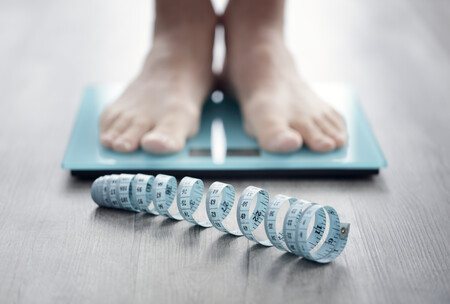 Mejor que en el peso, fíjate en el porcentaje de grasa: 21 básculas de bioimpedancia que te ofrecen ese dato