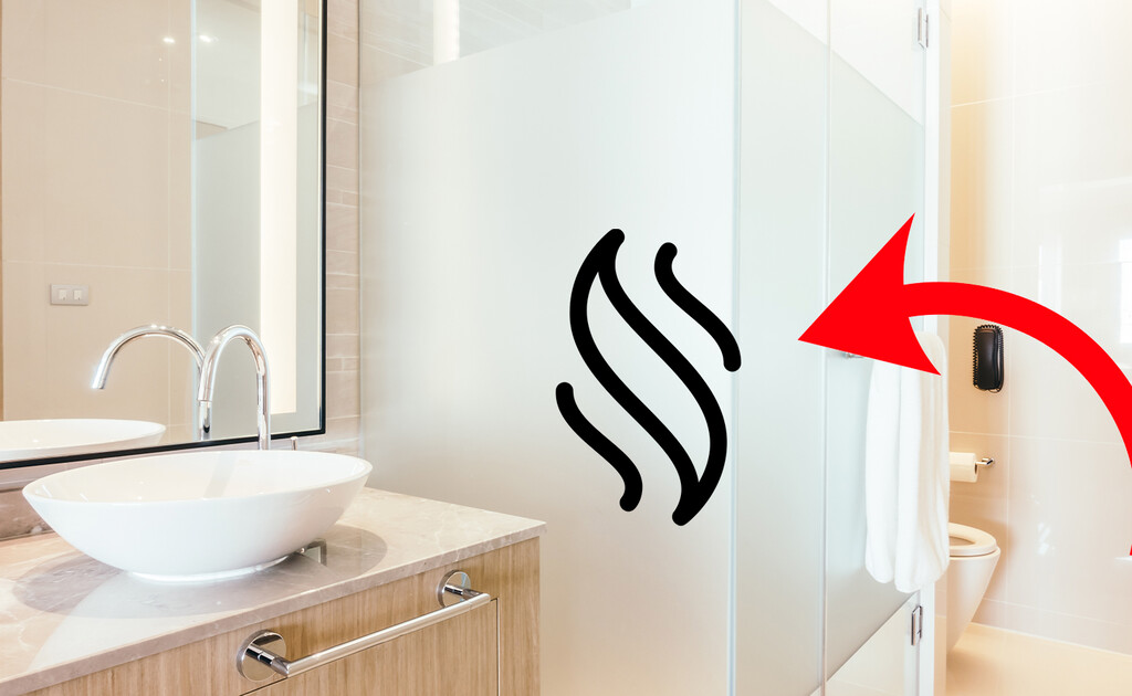 Esta es la mejor manera de limpiar una puerta de cristal de un baño para eliminar las manchas y residuos de jabón . Noticias en tiempo real