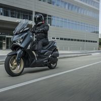 Trabajar a más de 3 km sienta mal al cuerpo, según la ciencia. Pero si vas en moto, la historia cambia por completo 