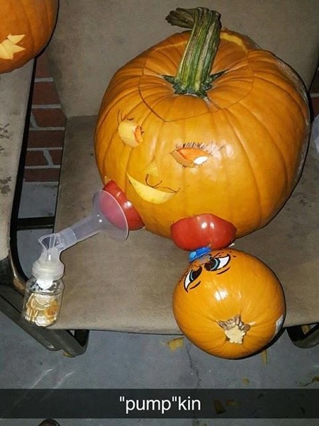 Una calabaza que amamanta a su bebé, la original idea de una madre para normalizar la lactancia en público
