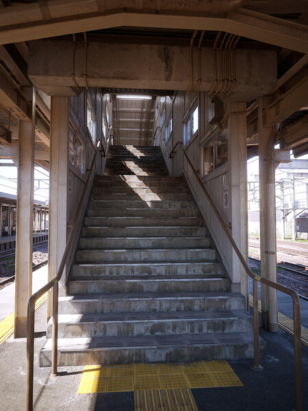Increíble, pero falso: Unreal Engine 5 hace dudar sobre la realidad con la recreación de una estación de tren en Japón